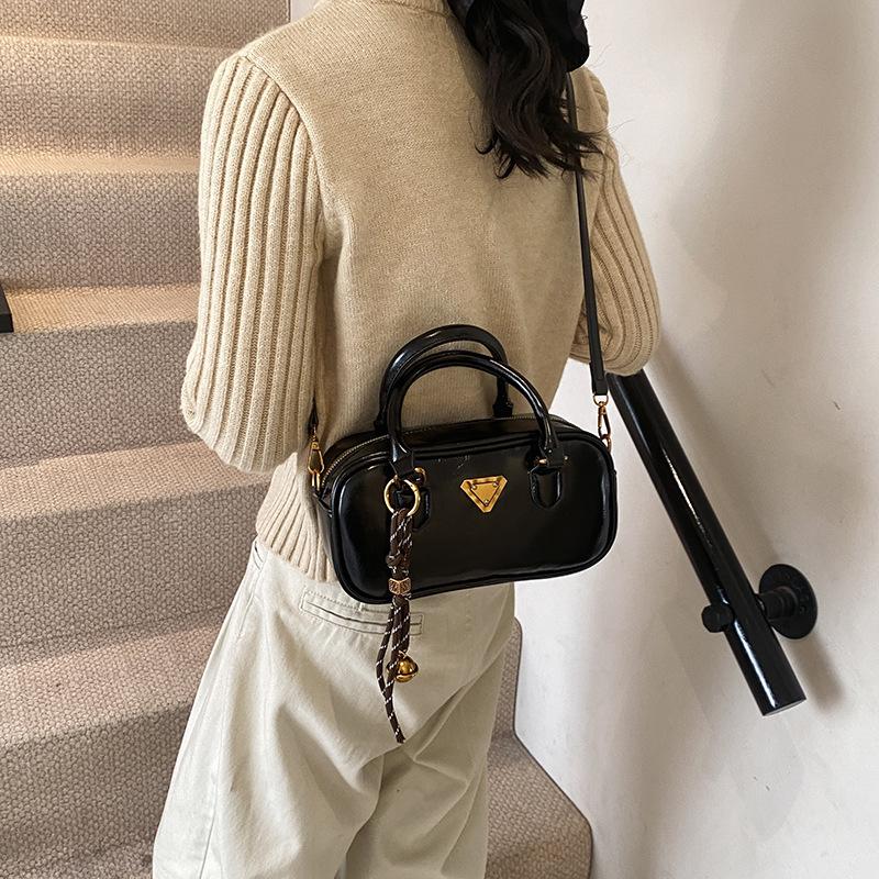 Premium texture small bag women's 2025 autumn and winter new portable pillow bag Boston design commuter messenger bag