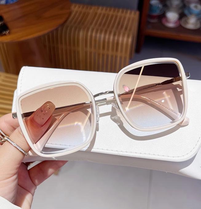 Women s Gradient Large Frame Sunglasses - Anti-UV, Elegant, Face-Slimming, Perfect for Summer Driving Sunglasses