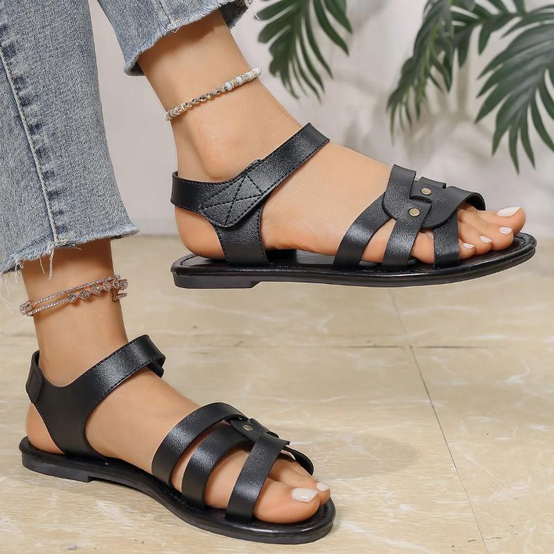 2025 New Women's Flat Sandals for Summer. Casual Rivet Sandals with Comfortable Flat Soles, Stylish and Versatile Beach Shoes.