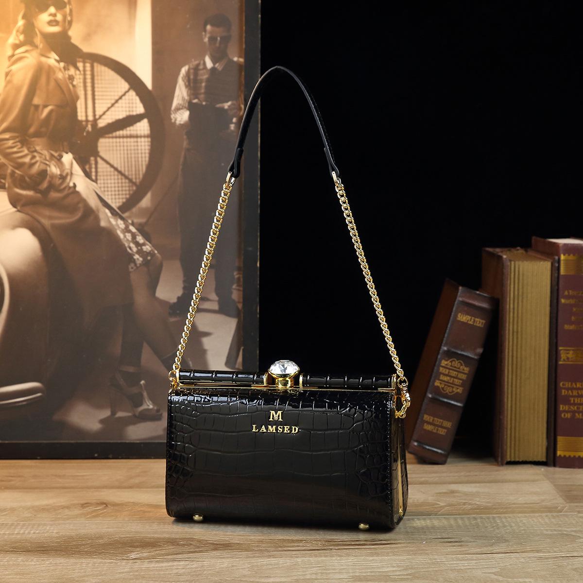 Новая трендовая женская сумка с металлической цепочкой, ощущение высокого класса, модная универсальная сумка для通勤, сумка через плечо