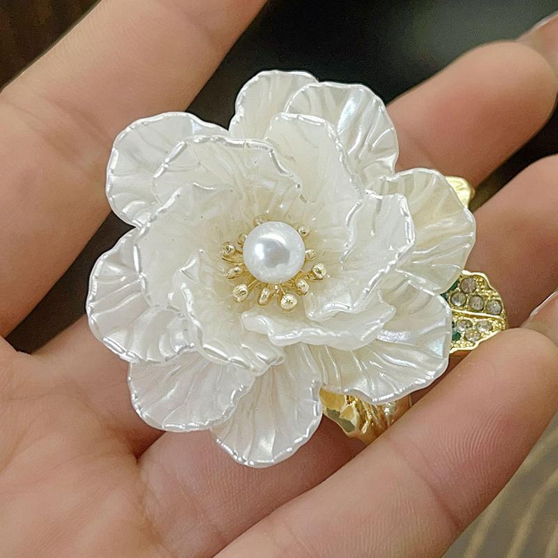 Camellia Pearl Lapel Pins Elegant High-End Brooch For Women Girls Versatile Exquisite Corsage Clothing Accessories Gifts