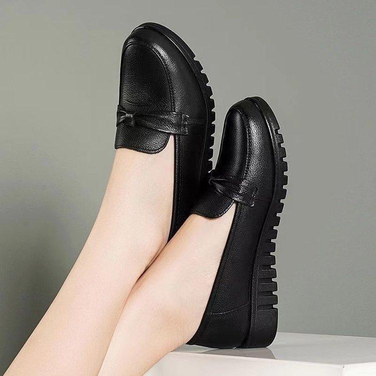 Loafers Women's One-pedal Single Shoes 2025 Spring Round Head Flat-soled Leather Shoes Soft Leather Non-slip Soft-soled Mother Shoes