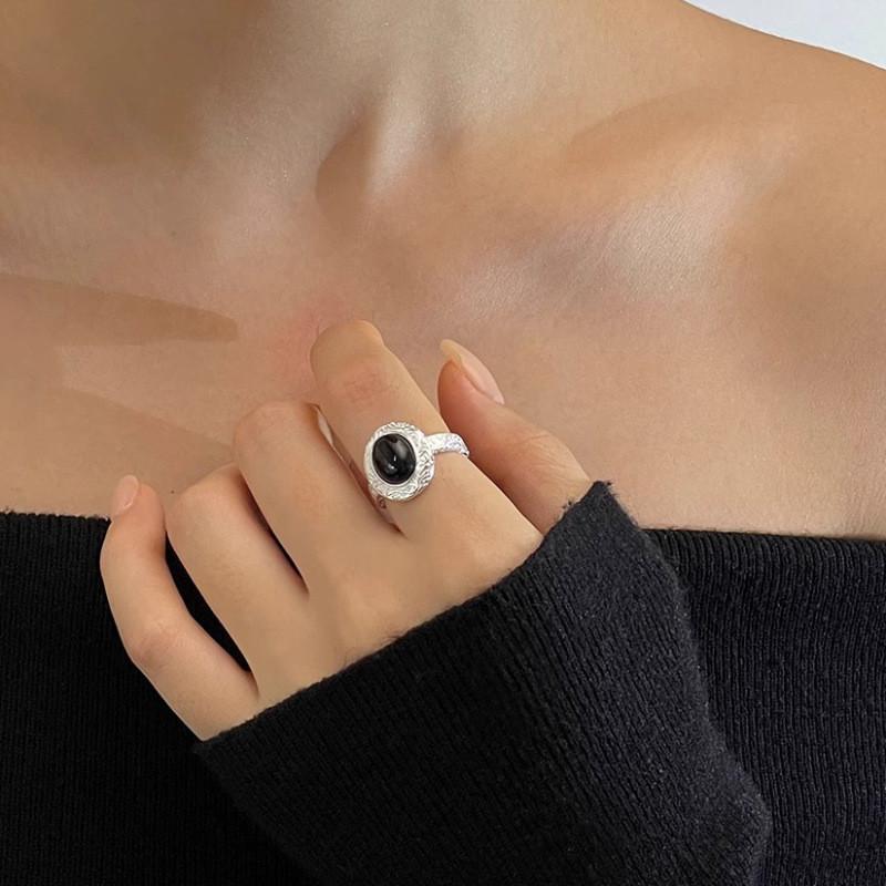 Black Elegant Agate Ring For Women With Distinctive Vintage Swirl Design Ideal For Chic Looks Casual