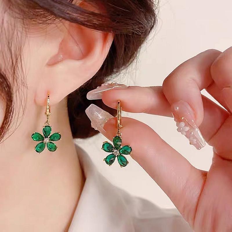 Fashion ins cold wind simple light luxury high-end ear buckle temperament geometric earrings women's small and versatile tide earrings