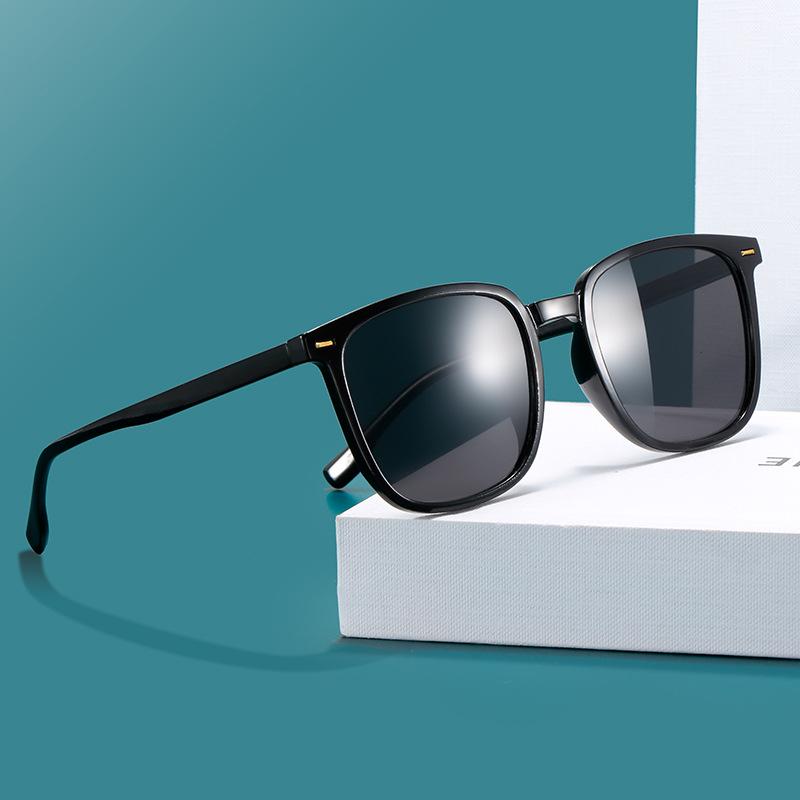 2024 Retro Tea-Colored Square Sunglasses: Unisex Trendy & Versatile Fashion Inspired by Xiaohongshu
