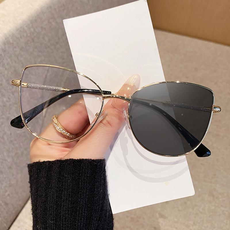Fashionable Popular Photochromic Blue Light Blocking Glasses Luxury Metal Cat Eye UV-Protective Ladies' Stylish Plain Eyeglasses