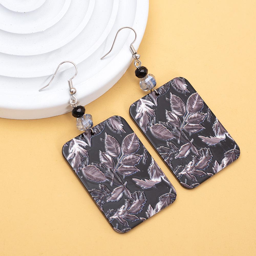 

Retro Colorblock 3D Acrylic Leaf Earrings for Women - Black and White чёрный