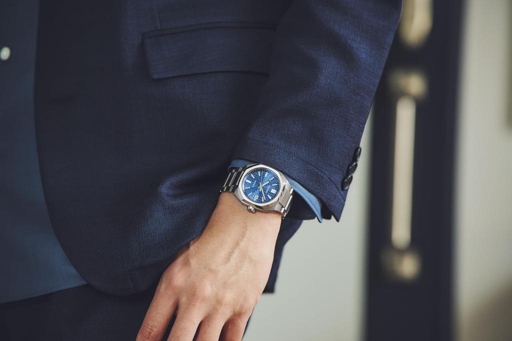 ASTRON SBXY061 with Date Pure Titanium Case and Blue [Seiko Watch] Japanese-made Men's Wristwatch, Solar-powered Radio-controlled, Calendar, Band,