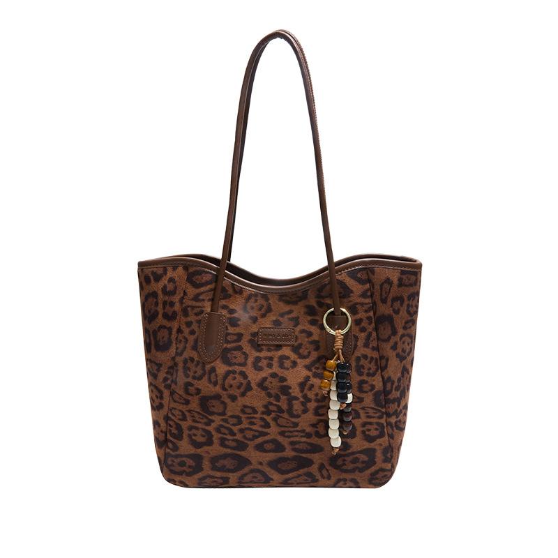 Tote bag women's large capacity 2025 new autumn and winter versatile leopard print retro shoulder bag student class commuter bag