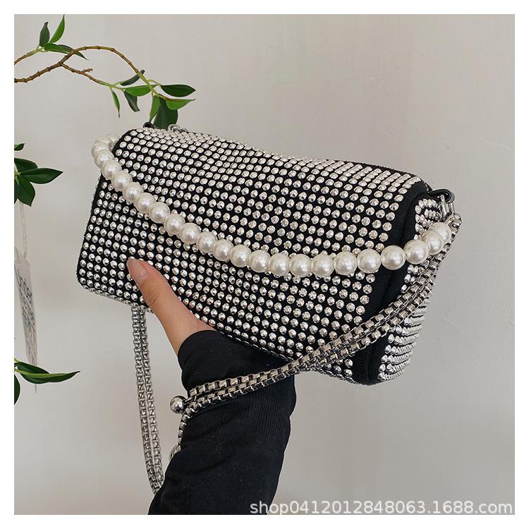 

Трендовый новый продукт модная личность полный бриллиант жемчуг подушка для рук сумка ниша универсальная Spice Girl ветер цепочка сумка через плечо женская серебряный