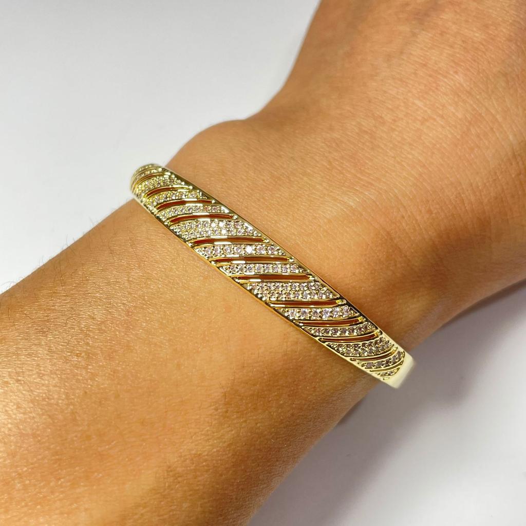 Hollow Design Diagonal Striped Baby's Breath Bracelet, Wavy Light Luxury Möbius Band Bracelet, Bracelet
