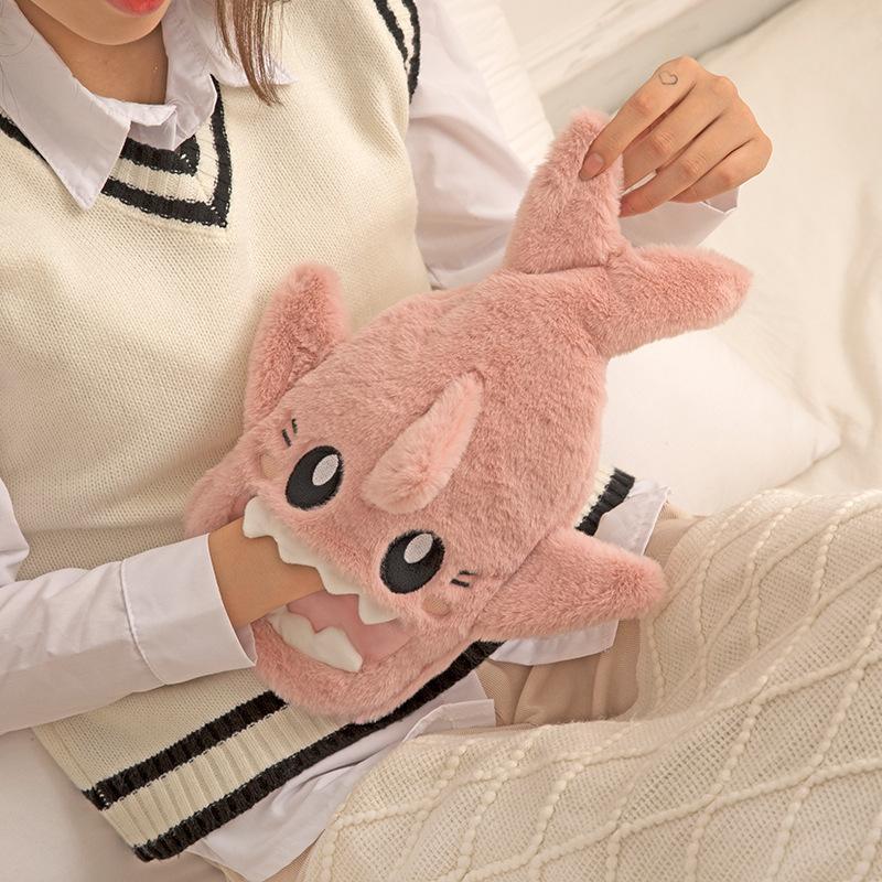 

1000ml PVC Adorable Plush-touch Shark Water Bag Stress Pain Relief Winter Explosion-proof Reusable Hand and Foot Belly Warmer