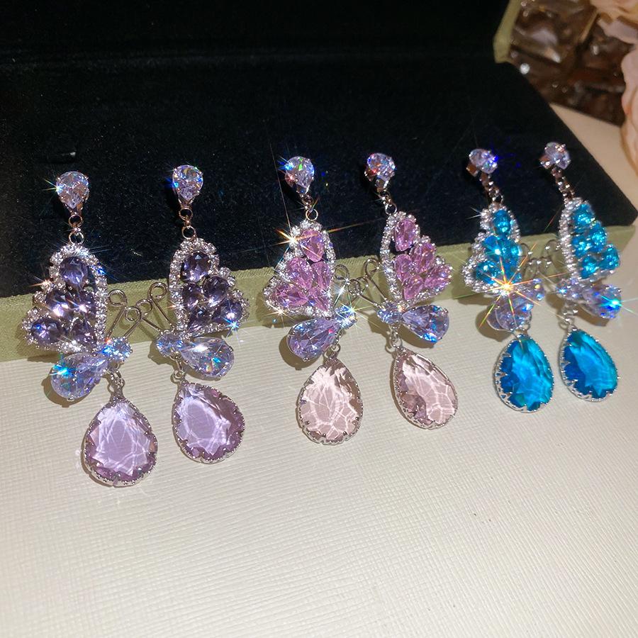 Orecchini Pendenti a Forma di Farfalla con Zirconi Stile Coreano Ago d'Argento: Orecchini Eleganti e di Alta Gamma per Donna.