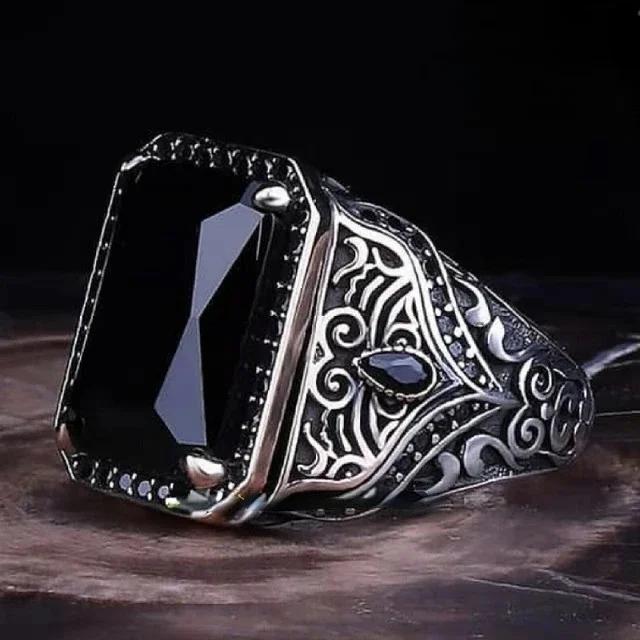 New Mifeiya Creative Black Crystal Rhinestone Zircon Rings for Men CopperColor Wedding Party Vintage Fashion Jewelry