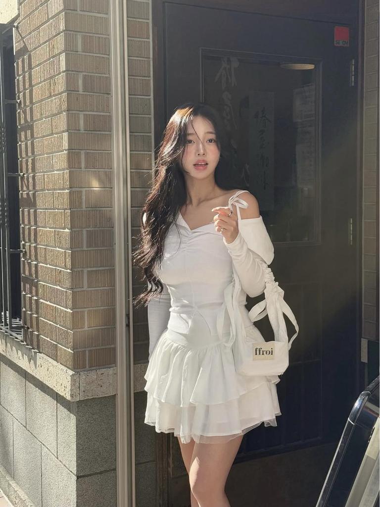 Notyourrose Miu-Style One-Shoulder Fake Two-Piece Top for Spring/Summer