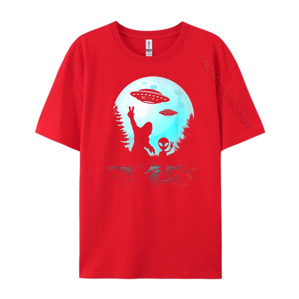 Alien And Bigfoot Full Moon Sasquatch UFO Vintage T Shirt Men Printed TShirt High Quality Graphic Clothes