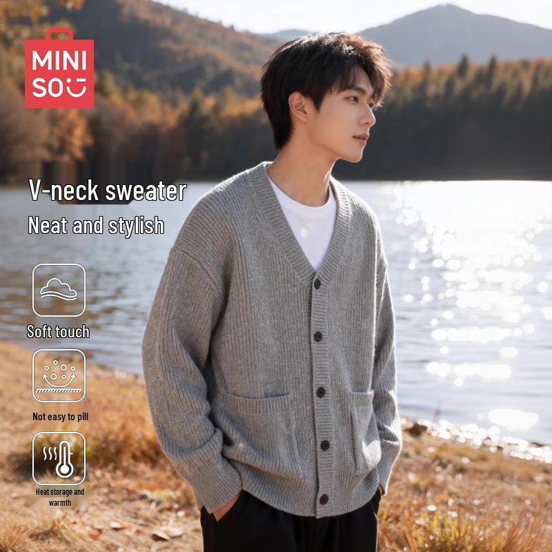 

Мужской трикотажный кардиган MINISO свободного кроя с V-образным вырезом L