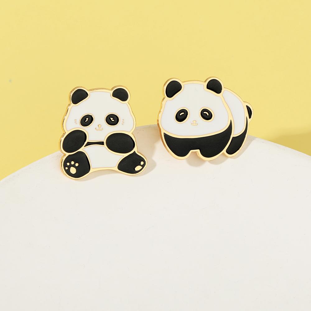 4 Stili Carini Panda Smalto Spille Cartoon Animale Che Gioca Dorate Spille da Bavero Per Ragazze Borsa Zaino Abito Distintivo Accessori