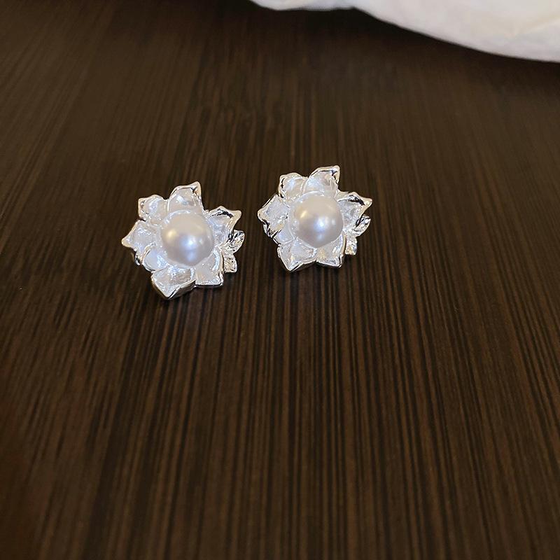 Silver needle French retro flower pearl fringed earrings personality sweet temperament stud earrings women