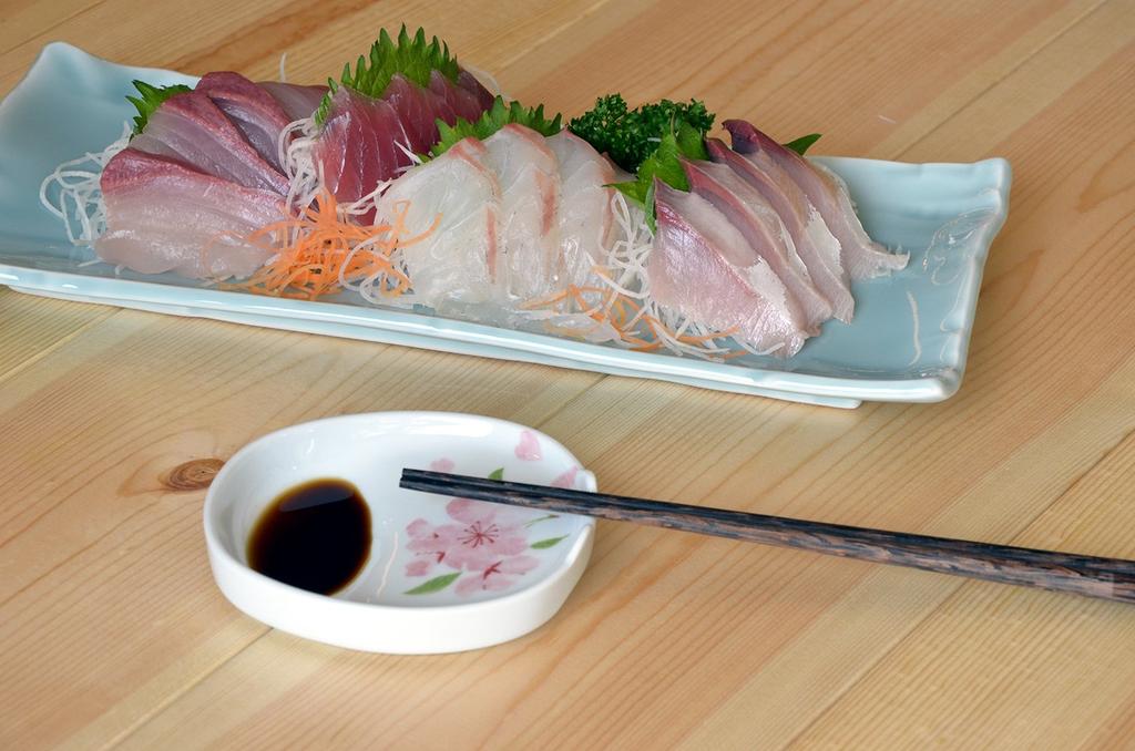 Toyo Ceramics Arita Ware Healthy Low-Sodium Plates, Set of 4, Satosakura, ID-42-2-2