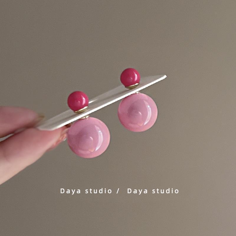 

Милые розовые круглые серьги-шарики с характером - Модный французский дизайн в стиле колор-блок для женщин