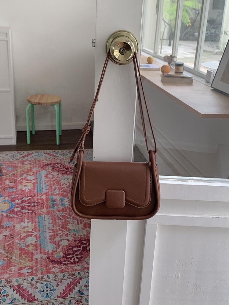 

Bag Summer Women s Versatile Messenger Bag 2025 New Underarm Bag Premium Sense Bag Niche Design Women s Bag коричневый