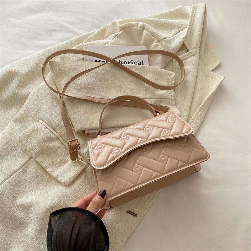 Niche Design High-value Diamond Style Bag Women's 2025 New Trendy Fashion Versatile Woven Pattern Small Square Bag