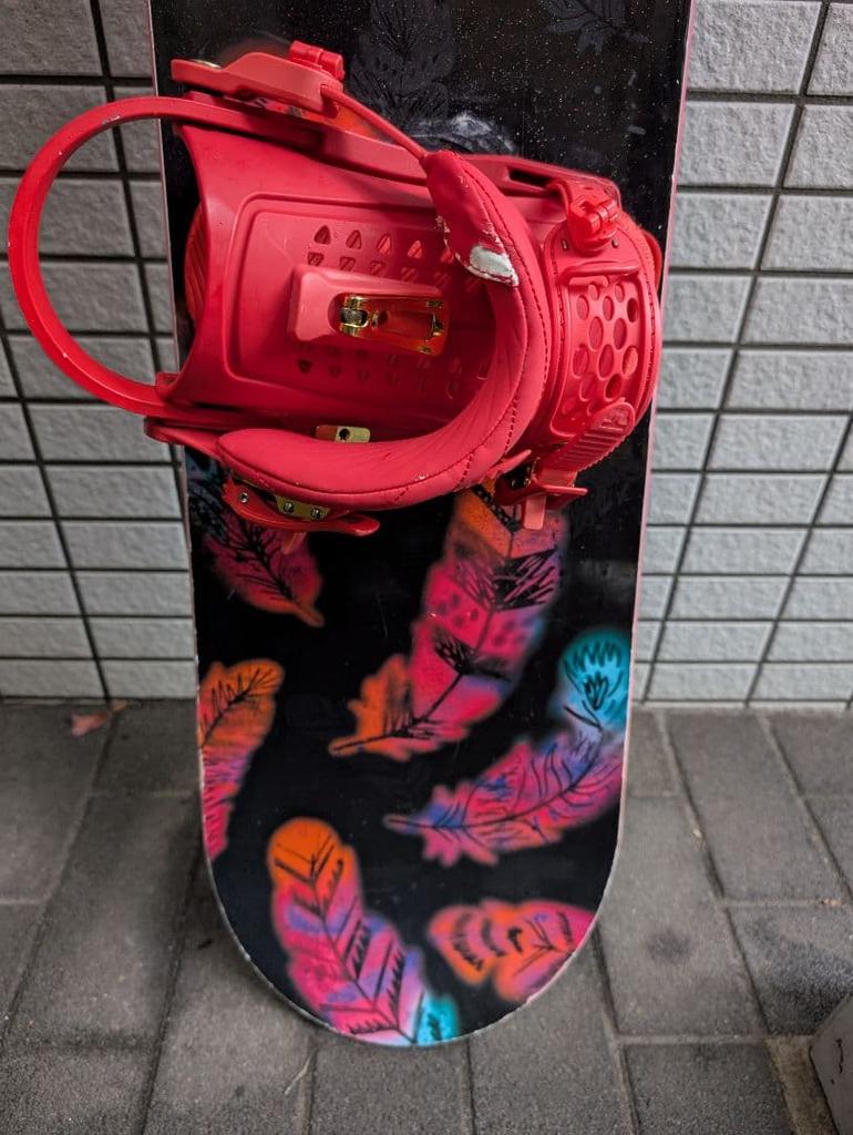 [GEBRAUCHT] Swirl Snowboard Schwarz, Pink, Orange Bindungen
