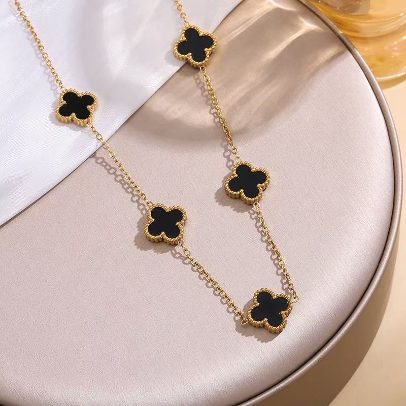 

Изысканная 18-каратная титановая сталь не теряет цвет Четырехлистный клевер Двусторонняя перламутровая Пять цветков Ожерелье Цепочка для ключицы женская 18K чёрный
