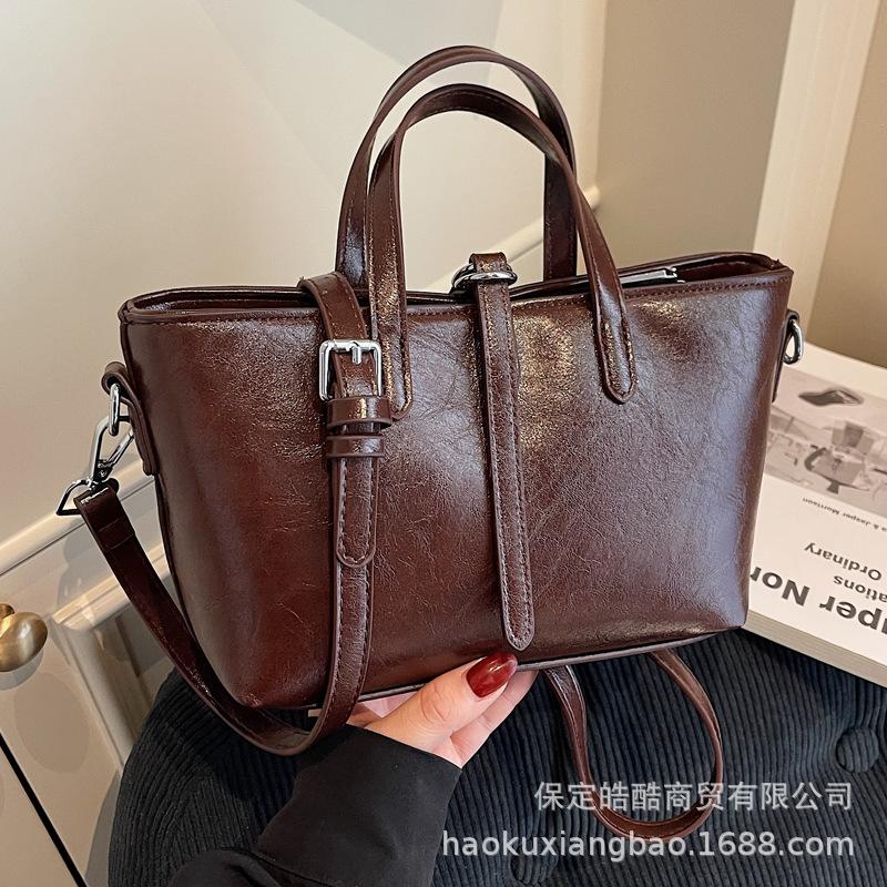 Premium texture simple and versatile shoulder handbag women's 2025 Korean version autumn new retro fashion bucket bag