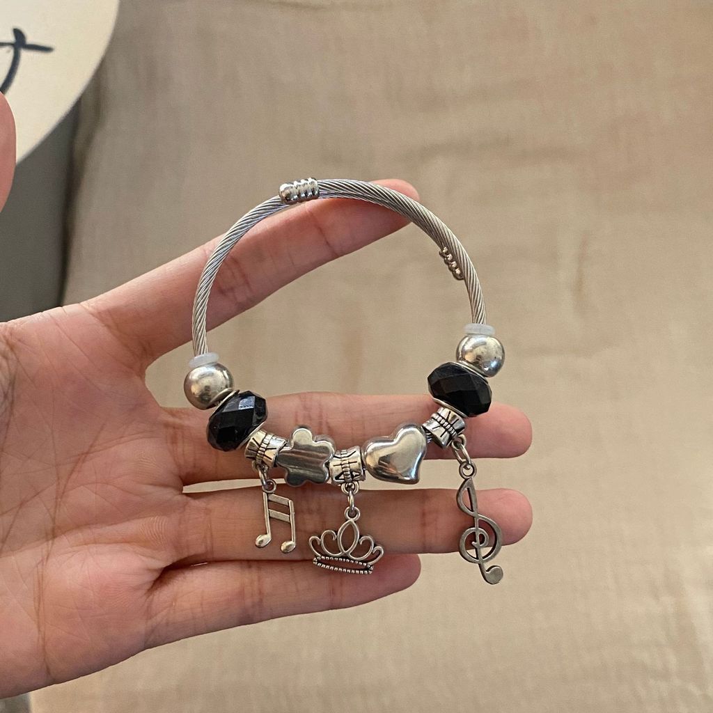 Included Delicate Stainless Steel Hand Jewelry With Electroplated Finish For Summer Fashion