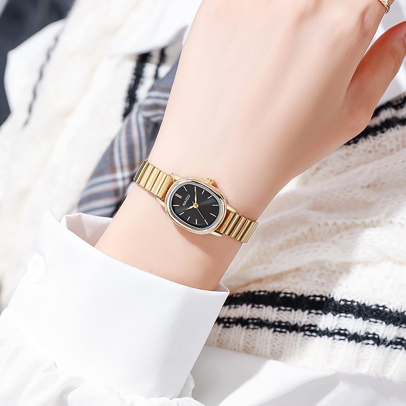 Stylish Oval Bamboo-Steel Ladies' Gold Wristwatch - Casual and Trendy