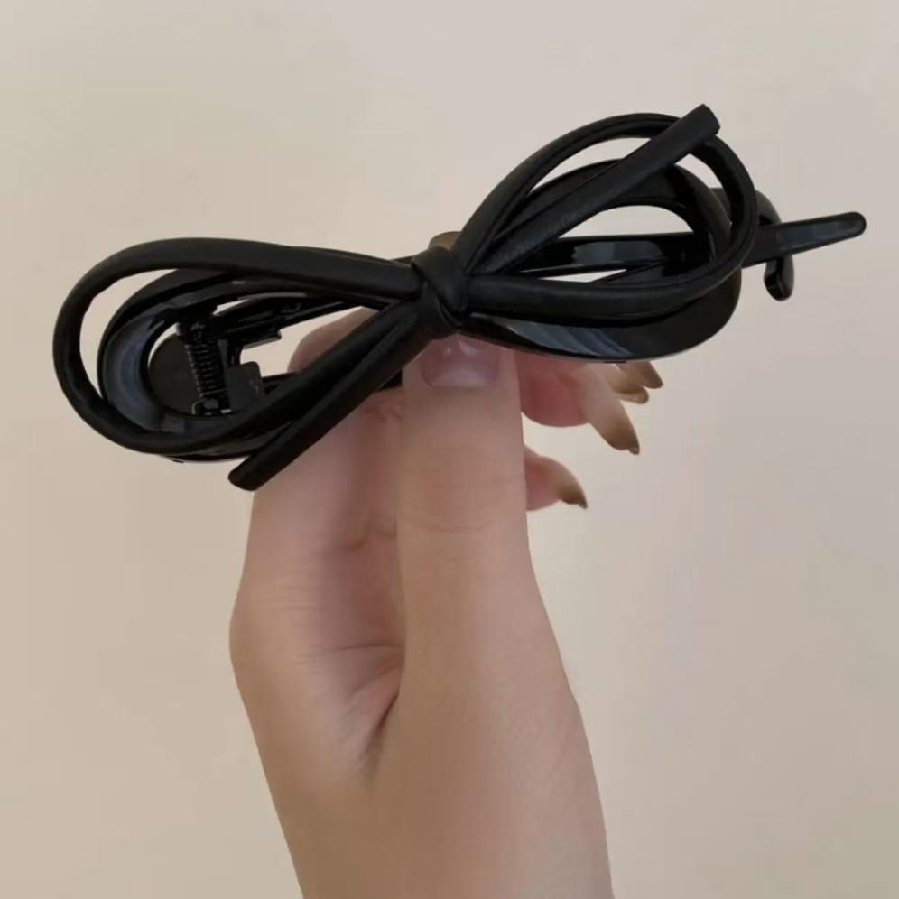 

Korean Twist Hair Clips Leather Hair Bow Plastic Acrylic Hairpin for Women Vintage Hairgrip Elegant Hair Accessories Size fits all