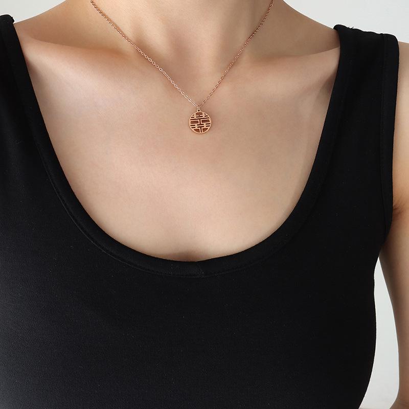 Ethnic Chinese Double Happiness Pendant Necklace, Gold-Plated Titanium Steel Collarbone Chain.