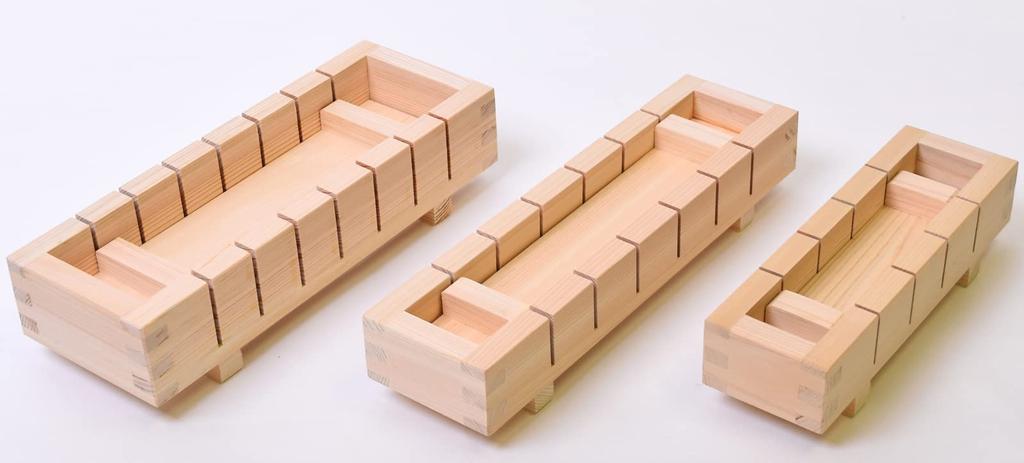 Kiso Kogei Hinoki Sushi Roll, 7-Cut (7.5 X 28 X 4.5cm), Beige