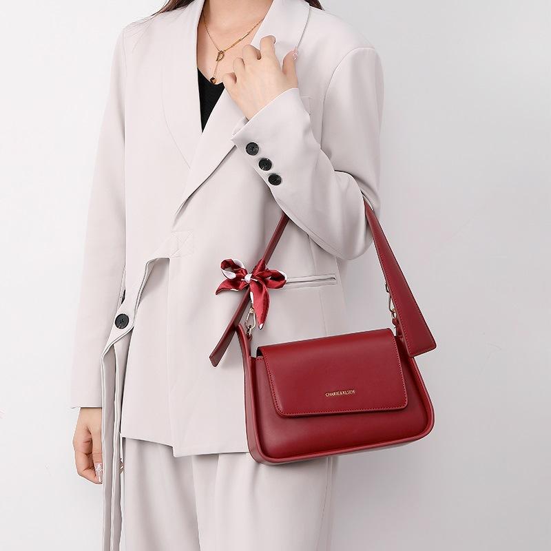 The Red Bag Is A Women's Underarm Bag and A Bride's Wedding Bag. It Can Be Used Daily As A Crossbody Handbag