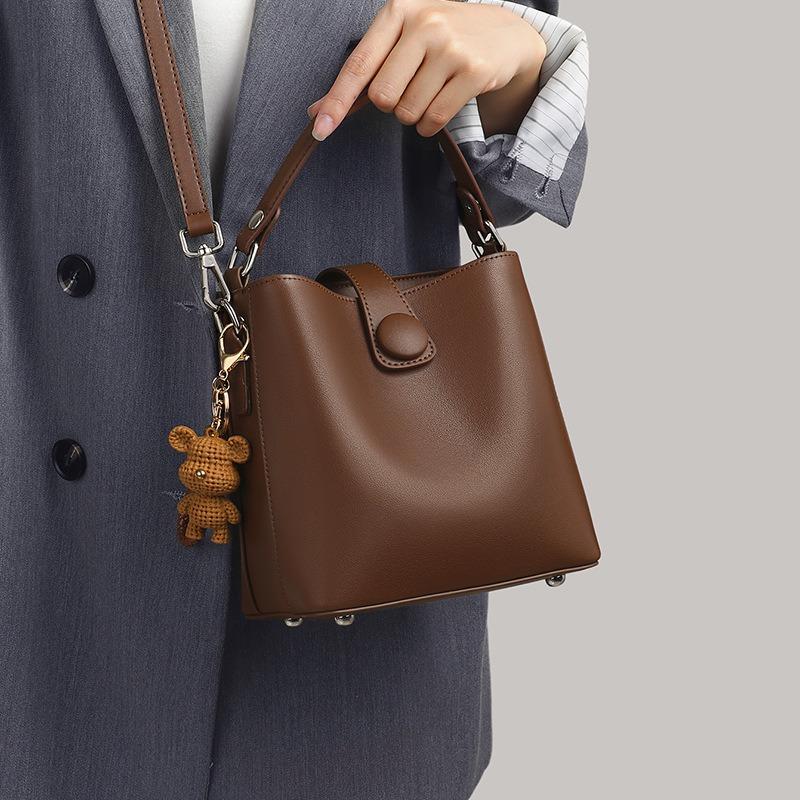 Bucket Bag New Women's Bag Autumn and Winter Leather Shoulder Handbag Premium Commuter Messenger Bag