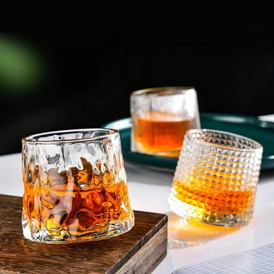 200 ml drehbarer Whiskyglasbecher, neuartiges altmodisches Weinglas mit Holzsockel, schottische Rotweingläser, Bar-Glaswaren-Werkzeug