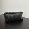 Hand-woven European and American Retro Texture Versatile Handbag Large Capacity Leisure Commuting Fashion Simple Tote Bag