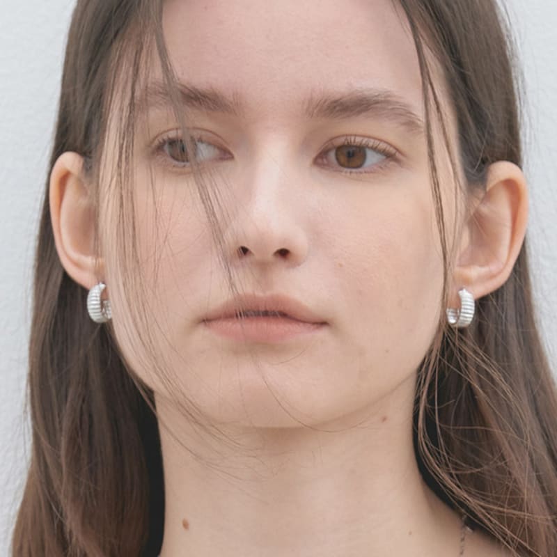 halden round shell one touch earrings (E027_silver)