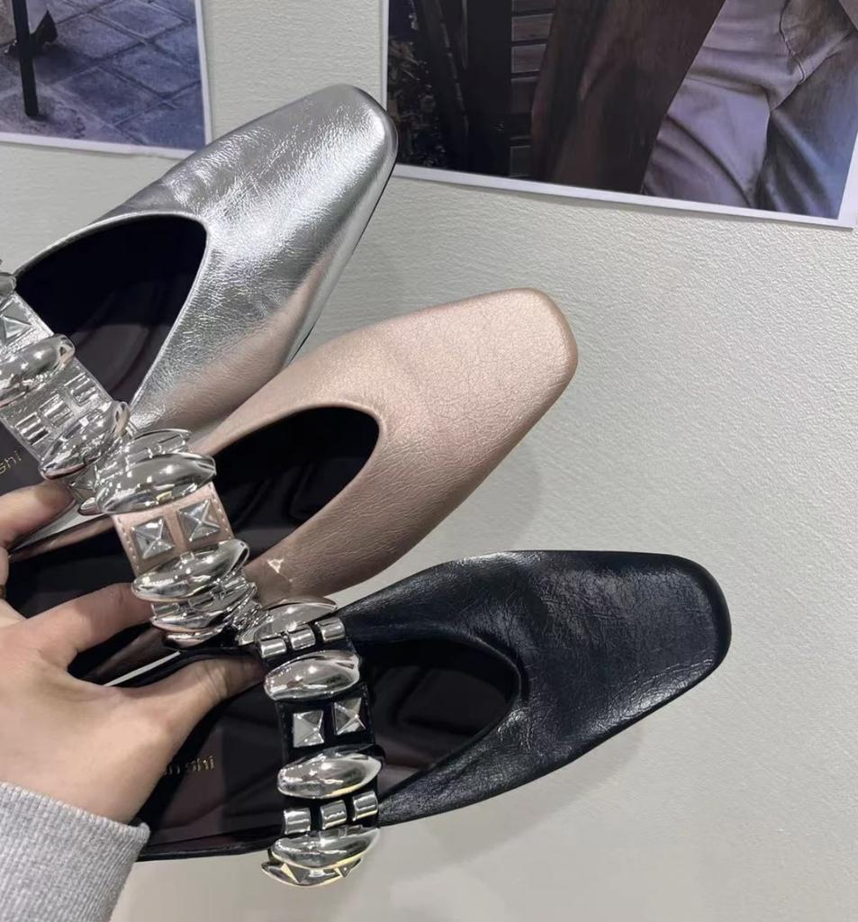 Super easy to wear 2025 summer new square head versatile shiny word with a pedal silver inner height increase half slippers single shoes