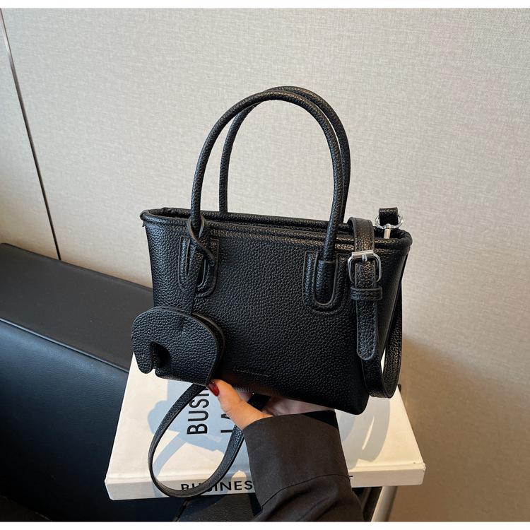 Fashion Trend Handbag Women's Summer New Messenger Bag Women's Commuting Simple and Versatile Casual Shoulder Bag