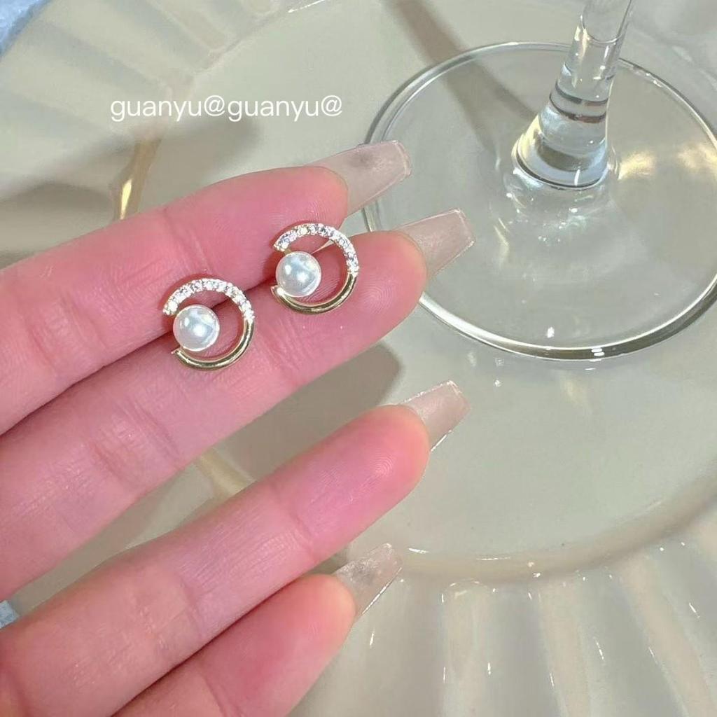 S925 Silver Needle Pearl Zircon Earrings: Fashionable, Simple, Lightweight, Luxurious & Versatile Design for Women