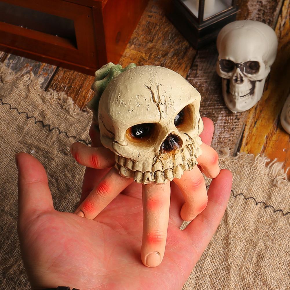 Halloween Skull Simulation Hand Ornaments Horror Festival Resin Skull Conch Hand Decorations For Home Party