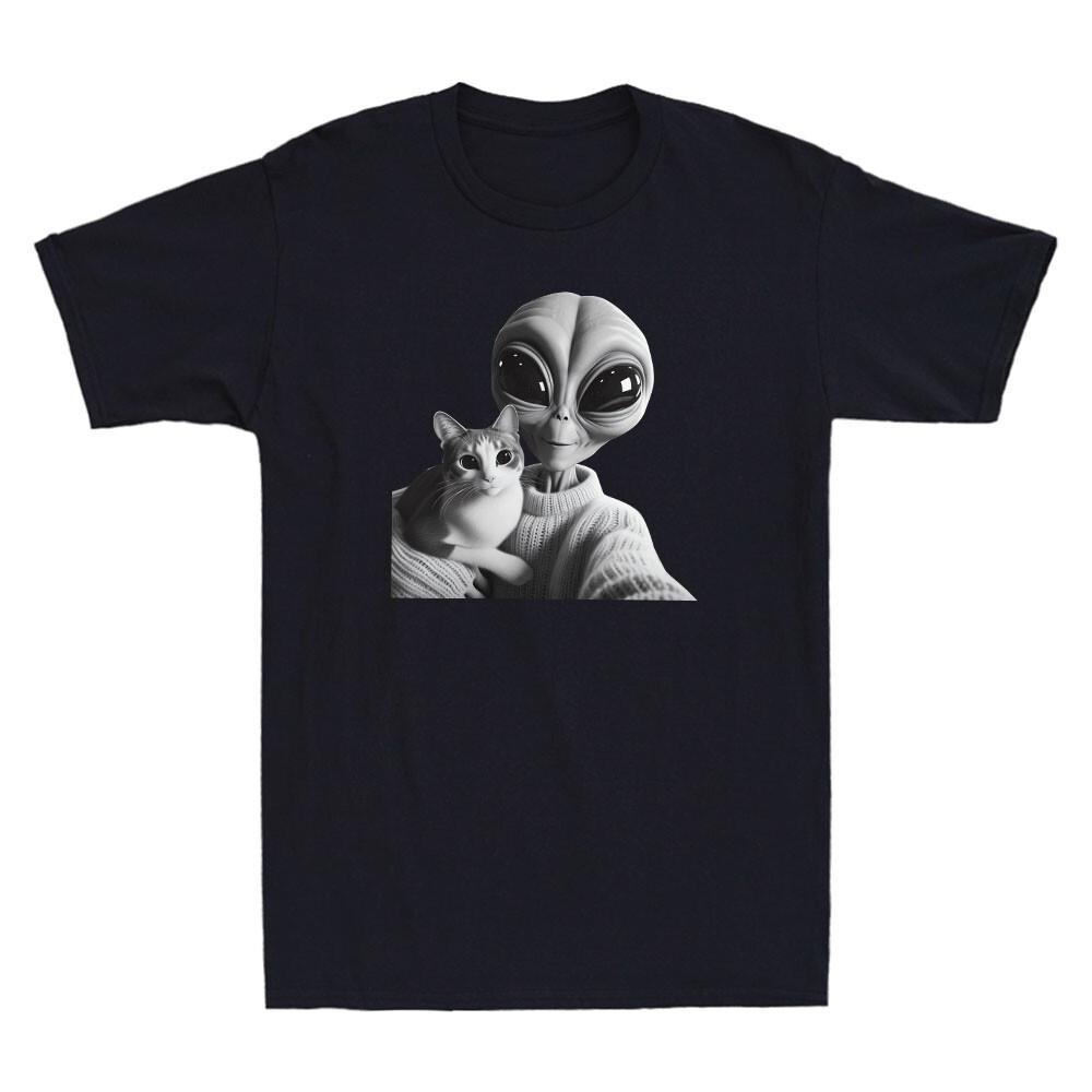 Alien Cat Selfie Funny Alien Holding Cat Selfie Photo Meme Vintage Men s T-Shirt XXXL