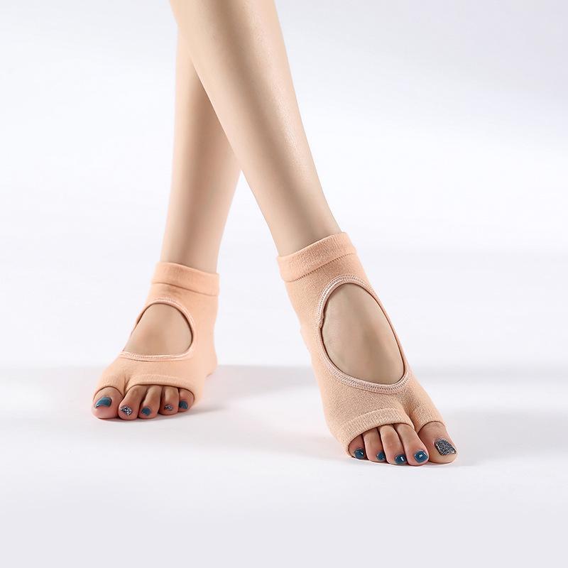 

Women s Yoga & Pilates Split-Toe Half-Finger Socks One Size