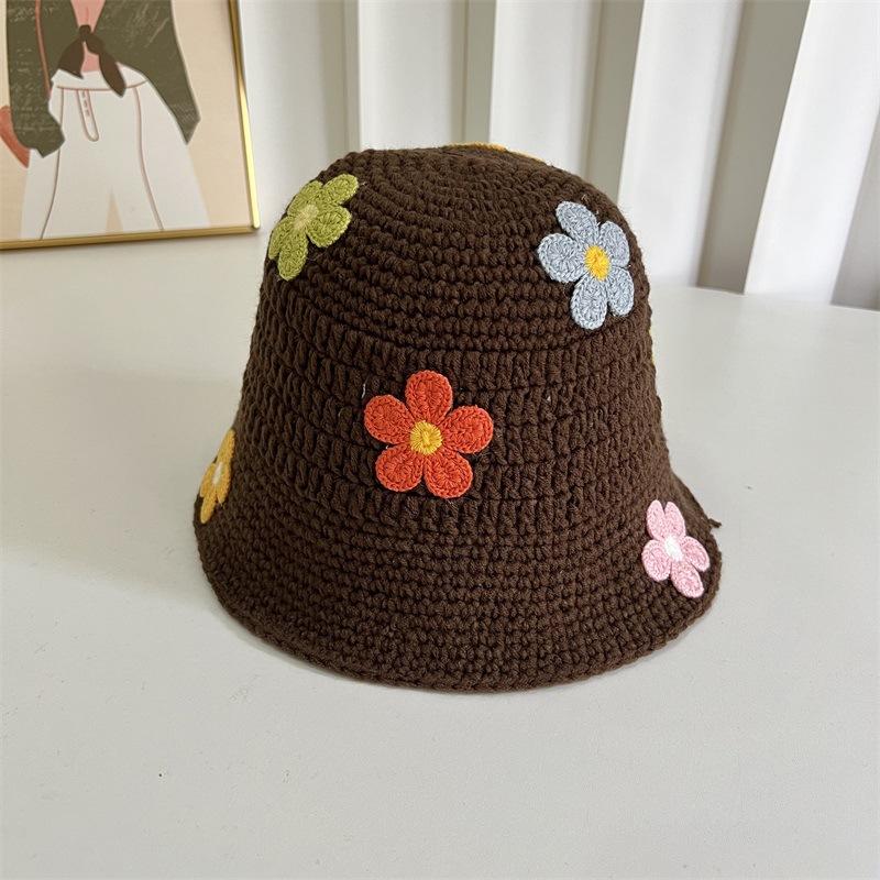 

Пряжа ручной вязки шляпа-ведро женская в студенческом стиле с маленькой аппликацией в виде свежих цветов модная шапка-пуловер тренд M（56-58cm） темно-коричневого