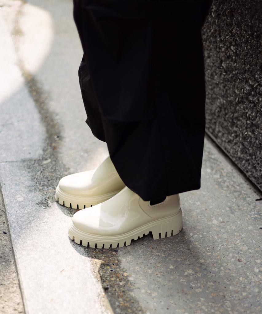 Cesti High-Top Chelsea Rain Boots (Ivory)