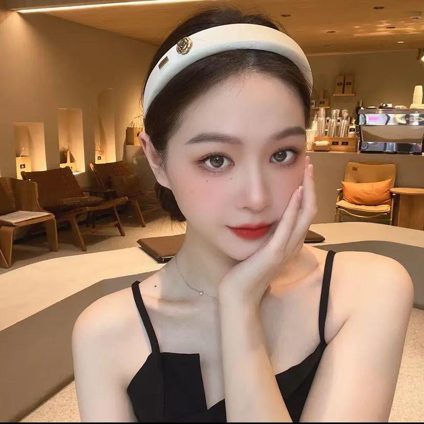 

Роскошная повязка на голову «Камелия»: Стиль элитных ароматов, корейский тренд 2022 года белый