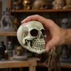 Halloween Party Zubehör Harz Totenkopf Figur, Realistisches Menschliches Kopfmodell, Gruselige Feiertagsgeschenk für Horrorfans Statue Innen Kamin Küche Gotisch